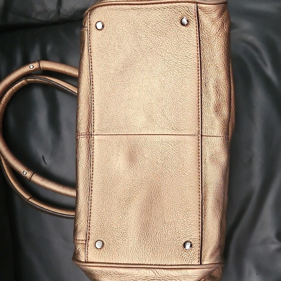 B. Makowsky Pewter Gold Metallic Leather Bag Purse Satchel Handles - Picture 13 of 13